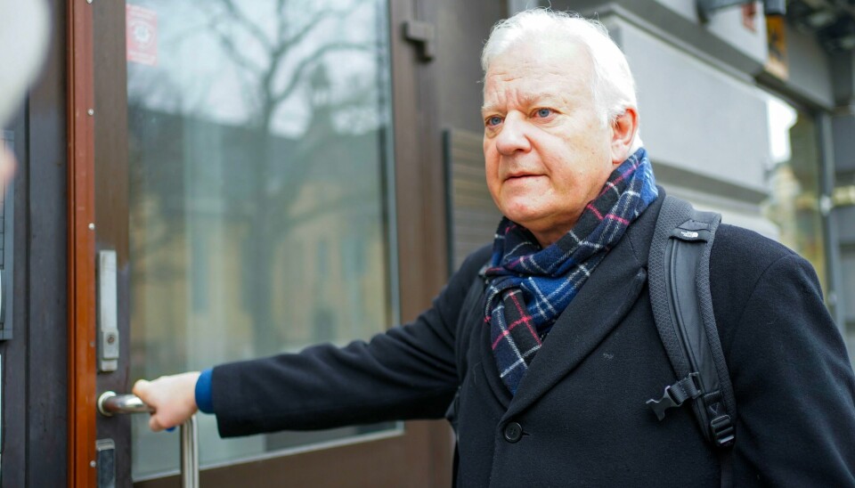 Riksadvokat Jørn Maurud sier han ikke er inhabil i forhold til Anniken Huitfeldt. Riksadvokat Jørn Sigurd Maurud ankom kontoret sitt like før klokken 8.30 fredag morgen. Foto: Terje Pedersen / NTB