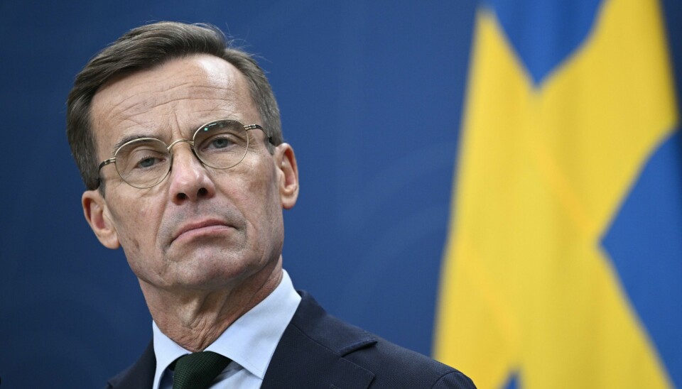 Statsminister Ulf Kristersson innkaller alle de svenske partilederne til et møte for å orientere om gjengkriminaliteten og planlagte tiltak. Statsminister Ulf Kristersson vil ha alle partilederne med på en diskusjon om hva som skal gjøres for å bekjempe gjengkriminaliteten. Foto: Anders Wiklund / TT / NTB