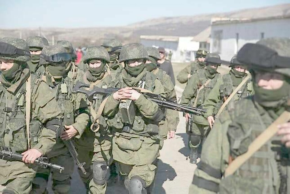 Russiske styrker strømmet i 2014 inn på Krim-halvøya sørøst i Ukraina. Russiske styrker strømmer inn på Krim-halvøya sørøst i Ukraina. Nesten 60 prosent av befolkningen der er etniske russere. FOTO: BAZ RATNER/NTB SCANPIX