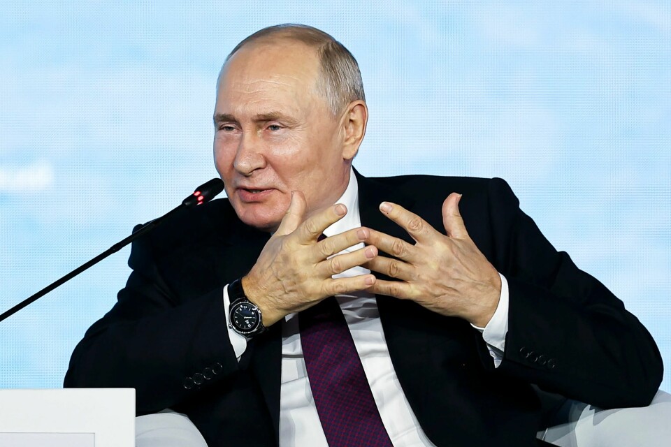 Russlands president Vladimir Putin tør neppe angripe et Nato-land, tror dansk ekspert. Russlands president Vladimir Putin på den økonomiske konferansen i Vladivostok øst i Russland. Foto: Sergej Sjinov / Roscongress Foundation via AP / NTB