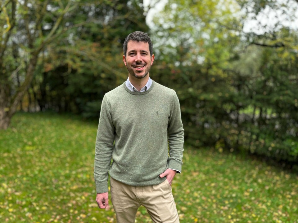 – Utover høsten og vinteren er det et par hundre ivrige isbadere som daglig sjekker Havvarsel.no, forteller Martin Lilleeng Sætra, som selv gjerne tar et litt kjølig bad. – Utover høsten og vinteren er det et par hundre ivrige isbadere som daglig sjekker Havvarsel.no, forteller Martin Lilleeng Sætra, som selv gjerne tar et litt kjølig bad.