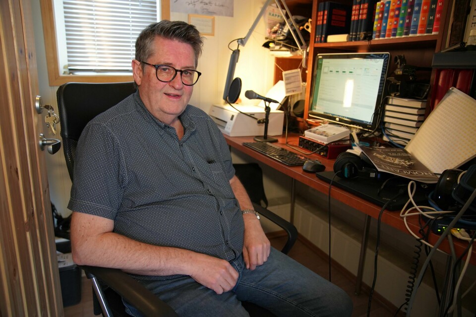 NRK-programleder Viggo Valle avbildet i forbindelse med 2021-utgaven av Påskelabyrinten – fra hjemmekontoret. Viggo Valle er programleder for Påskelabyrinten på NRK