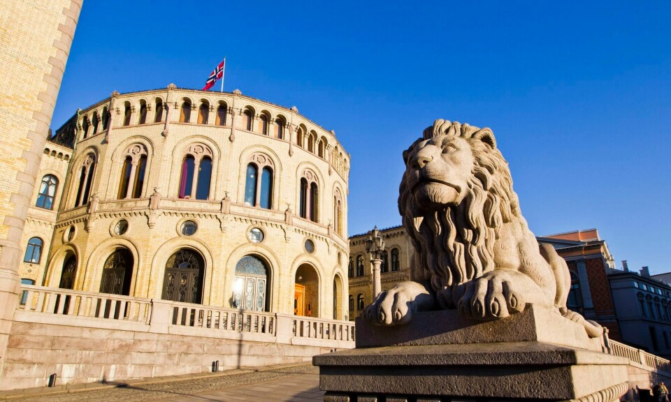 Det vi trenger nå er ikke flere politikere som kaster stein i glasshuset på Løvebakken. Eller på «maktvis» spiller politisk på det som har kommet frem den siste tiden, skriver Birgitte Førsund. Stortinget