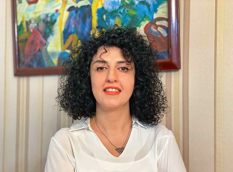Narges Mohammadi har vunnet årets Nobels fredspris. A handout photo provided by the Narges Mohammadi Foundation on October 2, 2023 shows an undated, unlocated photo of Iranian rights campaigner Narges Mohammadi. (Photo by NARGES MOHAMMADI FOUNDATION / AFP) / RESTRICTED TO EDITORIAL USE - MANDATORY CREDIT 'AFP PHOTO / NARGES MOHAMMADI FOUNDATION' - NO MARKETING NO ADVERTISING CAMPAIGNS - DISTRIBUTED AS A SERVICE TO CLIENTS