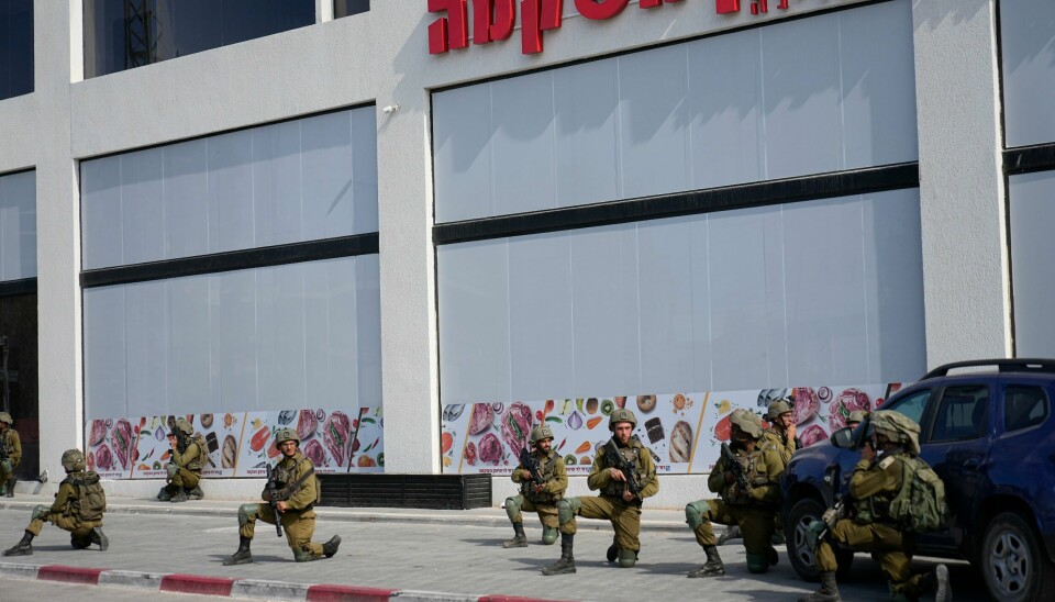 Israelske soldater utplassert i Sderot, Israel, lørdag 7. oktober 2023. Palestinske militante i Gazastripen infiltrerte lørdag sørlige Israel og avfyrte tusenvis av raketter inn i landet, samtidig som Israel begynte å angripe mål i Gaza som svar. Israelske soldater utplassert i Sderot, Israel, lørdag 7. oktober 2023. Palestinske militante i Gazastripen infiltrerte lørdag sørlige Israel og avfyrte tusenvis av raketter inn i landet, samtidig som Israel begynte å angripe mål i Gaza som svar. Foto: Ohad Zwigenberg AP / NTB
