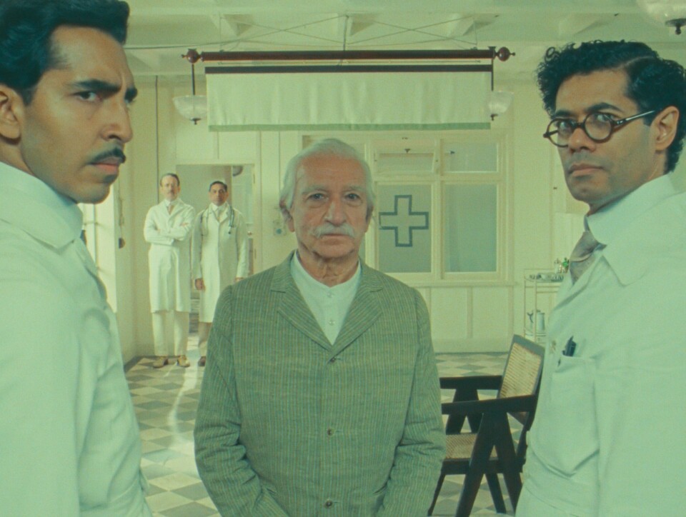 Wes Anderson er kjent for sine stilistiske, fargerike og gjennomørte visuelle filmer, en stil som kjennetegner hans kommende Netflix-film «The Wonderful Story of Henry Sugar». Med i filmen er blant annet Dev Patel, Sir Ben Kingsley og Richard Ayoade. Wes Anderson er kjent for sin stilistiske, fargerike og gjennomørte visuelle filmer, en stil som kjennetegner hans kommende Netflix-film «The Wonderful Story of Henry Sugar». Med i filmener blant annet Dev Patel, Sir Ben Kingsley as Imdad Khan and Richard Ayoade.