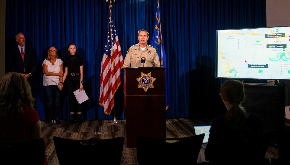 Politisjef Jason Johansson i Las Vegas under en pressekonferanse i september om drapet på syklisten. I bakgrunnen to av offeret Andreas Probsts familiemedlemmer. Politisjef Jason Johansson i Las Vegas under en pressekonferanse i september om drapet på syklisten. I bakgrunnen to av offeret Andreas Probsts familiemedlemmer. Foto: Ty O'Neil / AP / NTB