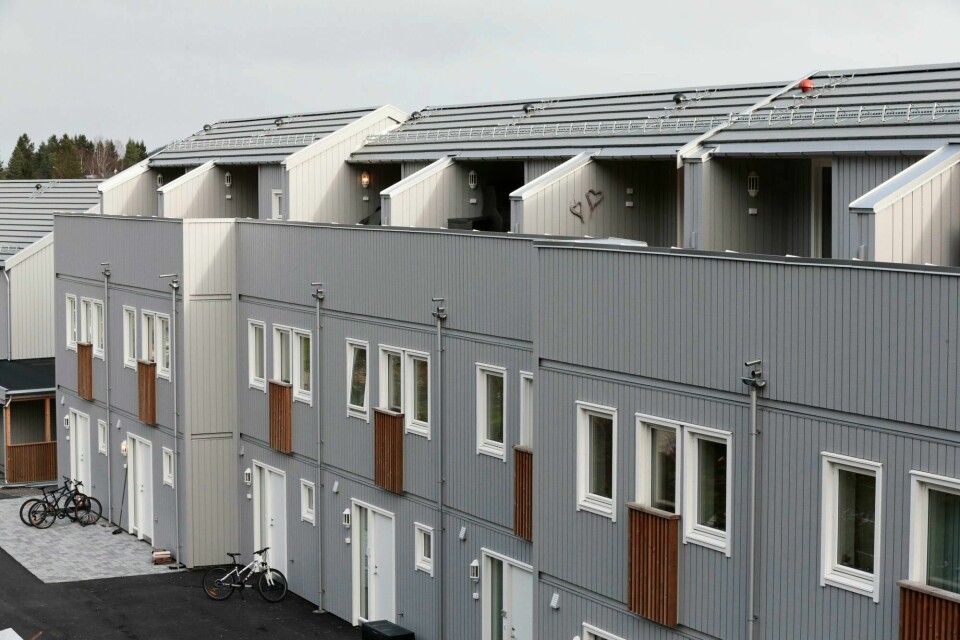 Verdiene i boligstiftelsene stammer ikke fra kommunene, og tilhører ikke kommunene. Boligverdiene tilhører stiftelsen som har skapt verdiene over lang tid, mener artikkelforfatterne. (Illustrasjonsfoto) Boliger, rekkehus