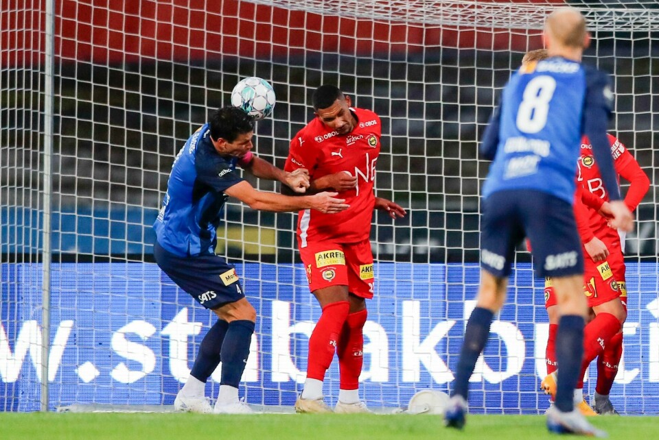 Simen Wangberg stanger ballen i mål for Stabæk mot Lillestrøm. Simen Wangberg stanger ballen i mål for Stabæk mot Lillestrøm. Foto: Frederik Ringnes / NTB