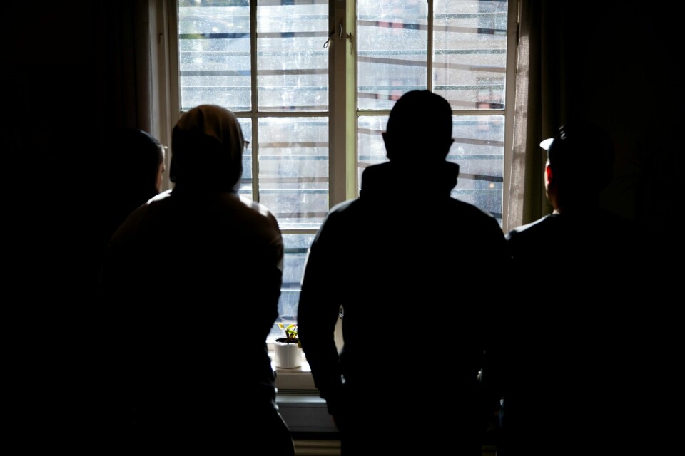 Forrige måned tok en mann livet sitt i Oslo fengsel. Nå frykter flere av de innsatte at nye liv vil gå tapt, dersom soningsforholdene ikke bedrer seg. Forrige måned tok en mann livet sitt i Oslo fengsel. Nå frykter flere av de innsatte at flere liv vil gå tapt, dersom soningsforholdene ikke bedrer seg.