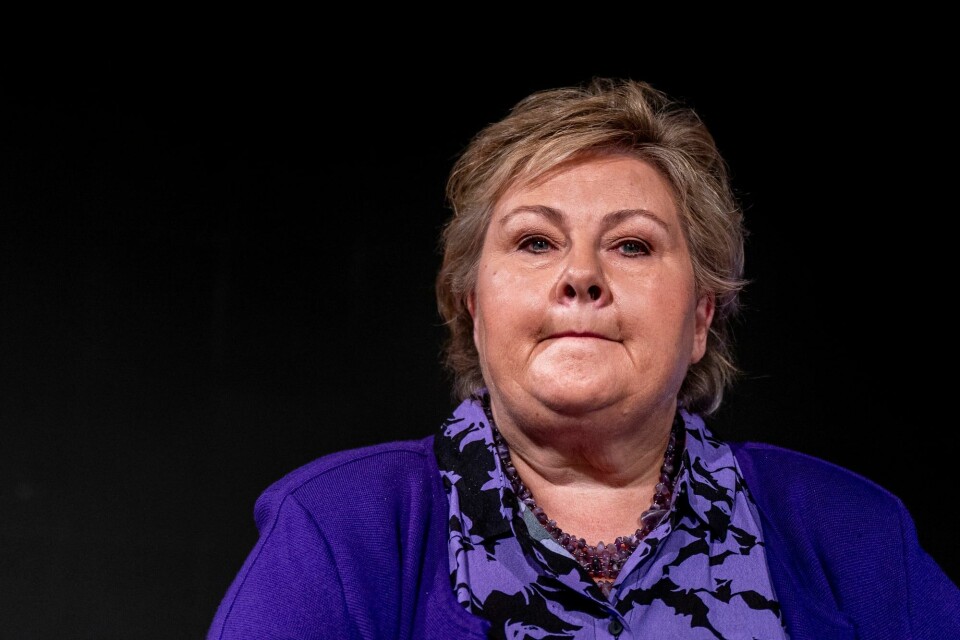 Høyre-leder Erna Solberg fra pressekonferansen 15. september, der hun orienterte pressen om ektemannen Sindre Finnes' aksjehandel i årene hun var statsminister. Høyre-leder Erna Solberg fra pressekonferansen 15. september, der hun orienterte pressen om ektemannen Sindre Finnes' aksjehandel i årene hun var statsminister.