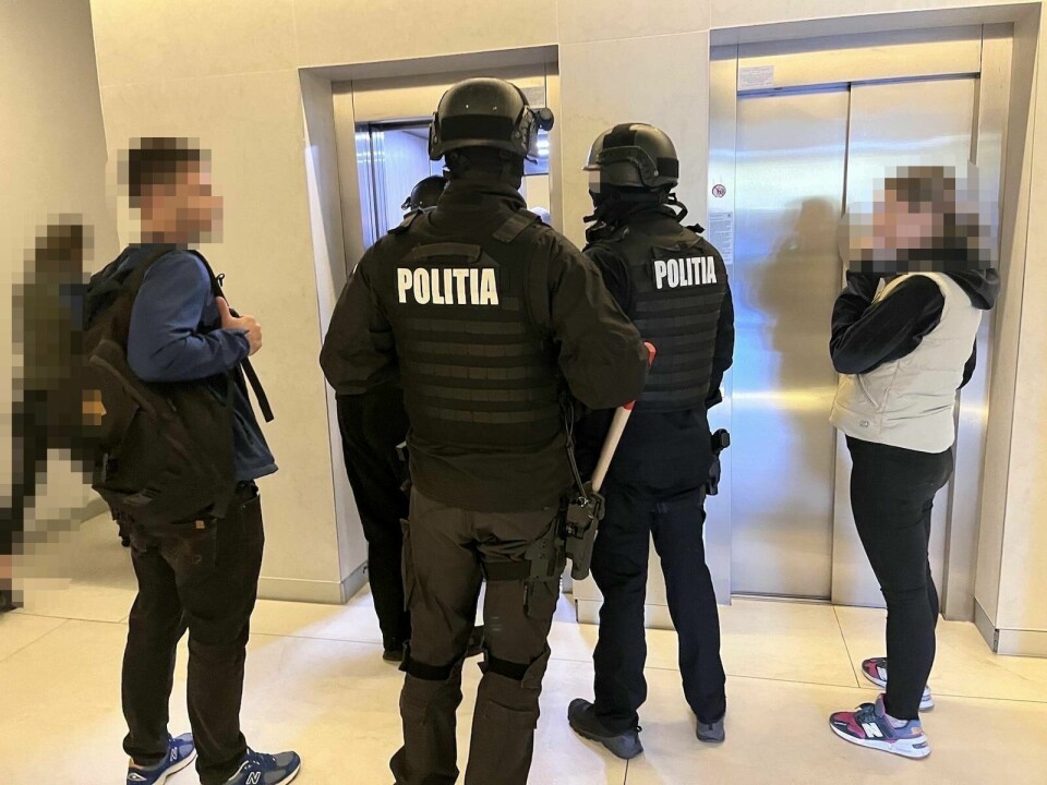 Bilder tatt av politiet i forbindelse en aksjon mot organiserte svindlere i Romania. Tre rumenske menn ble pågrepet da lokale myndigheter gikk til aksjon i Romania på oppdrag fra Økokrim. De tre er siktet for grovt bedrageri og ID-tyveri. Bilder tatt av politiet i forbindelse en aksjon mot organiserte svindlere i Romania. Tre rumenske menn ble pågrepet da lokale myndigheter gikk til aksjon på oppdrag fra Økokrim. De tre er siktet for grovt bedrageri og ID-tyveri. Foto: Politiet / NTB