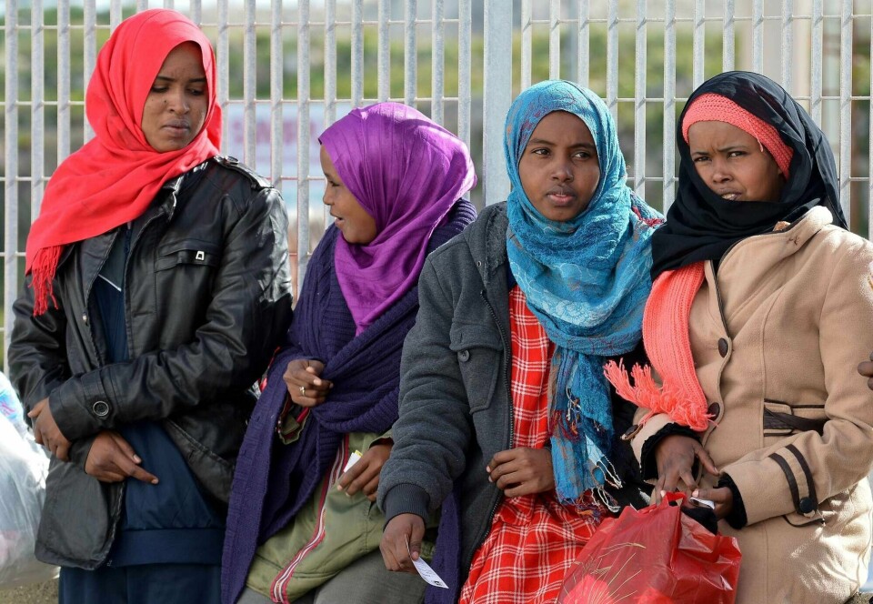 I en tid med 110 millioner mennesker på flukt og land rammet av krig og uroligheter, er det lite solidarisk å halvere antallet kvoteflyktninger, skriver Julia Eikeland. Bildet viser afrikanske flyktninger som har nådd Italia. Flyktninger