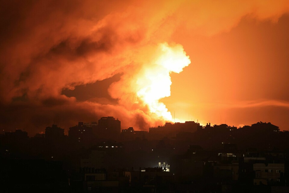 Israel sa torsdag at de hadde sluppet over 6.000 bomber over Gaza siden forrige lørdag. Israel sa torsdag at de hadde sluppet over 6000 bomber over Gaza siden forrige lørdag.