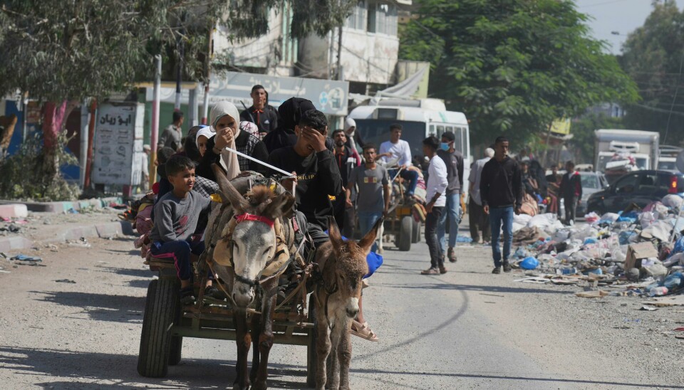 Palestinere flykter fra Nord-Gaza og sørover etter at den israelske hæren utstedte en såkalt evakueringsordre som omfatter over 1 millioner mennesker på det lille landområdet. Palestinere flykter fra Nord-Gaza og sørover etter at den israelske hæren utstedte en såkalt evakueringsordre som omfatter over 1 millioner mennesker på det lille landområdet. Foto: Hatem Moussa / AP / NTB