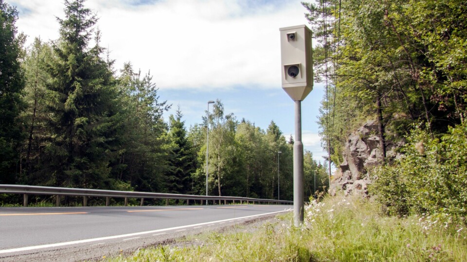 Råkjøringen skjedde på denne veistrekningen mellom Moss og Våler. Fotoboks langs fylkesvei 120, også kjent som Vålerveien, i retning Moss. Bil. Kjøring. Trafikk. ATK.