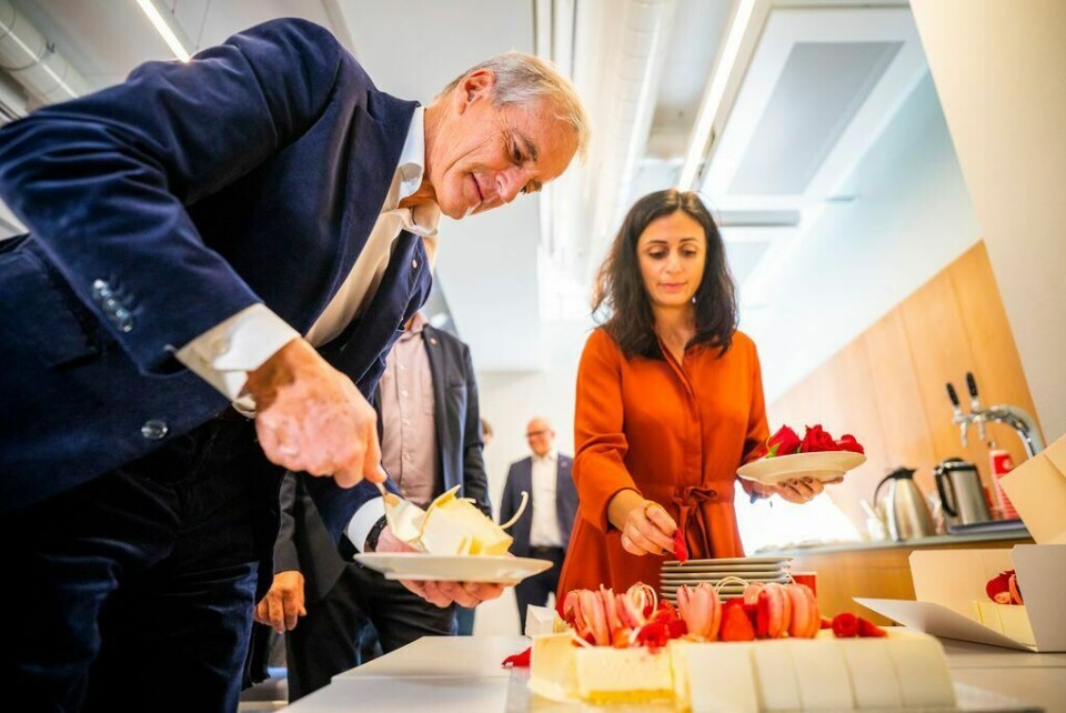 Jonas Gahr Støre har nesten snakket Hadia Tajik tilbake i regjeringen igjen. Her feirer de seieren dagen etter valget i 2021. leder