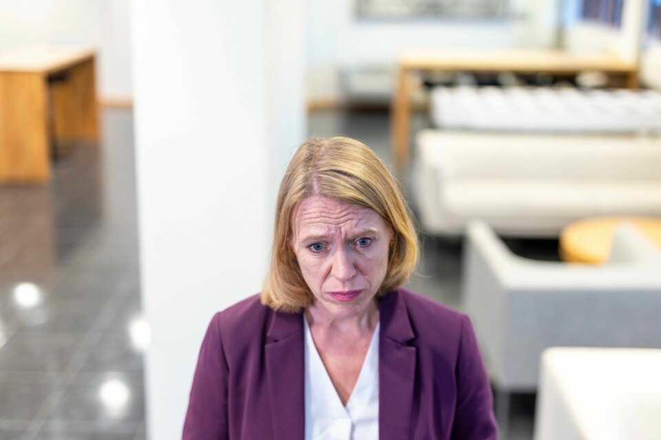 Anniken Huitfeldt (Ap) har sendt et brev til kontroll- og konstitusjonskomiteen på Stortinget. Anniken Huitfeldt (Ap) gikk mandag av som utenriksminister mot eget ønske. Det var en vanskelig beskjed å gi, sier statsminister Jonas Gahr Støre (Ap). Foto: Frederik Ringnes / NTB