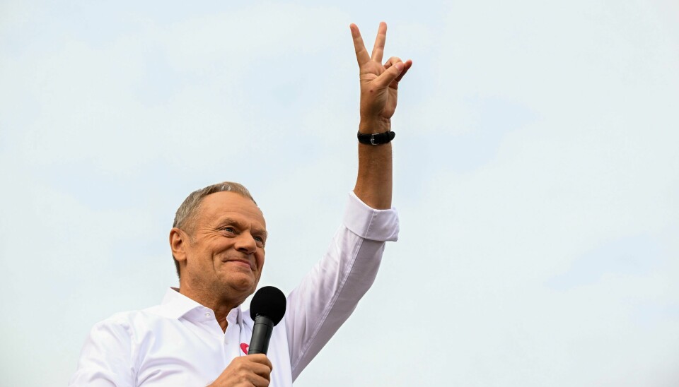 Tidligere EU-president Donald Tusk innkasserte valgseieren allerede søndag. Tirsdag morgen bekrefter de endelige resultatene at hans parti Borgerplattformen og de to samarbeidspartiene Tredje vei og Nye venstre fikk flertall i valget. Tidligere EU-president Donald Tusk innkasserte valgseieren allerede søndag. Tirsdag morgen bekrefter de endelige resultatene at hans parti Borgerplattformen og de to samarbeidspartiene Tredje vei og Nye venstre fikk flertall i valget. Foto: Rafal Oleksiewicz / AP / NTB