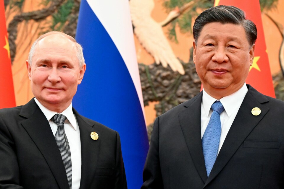 Kinas president Xi Jinping og Vladimir Putin avbildet i Beijing tirsdag. Xi og Putin har møtt hverandre 42 ganger de siste ti årene, bemerker Xi. Foto: Sergej Gunejev / AP / NTB