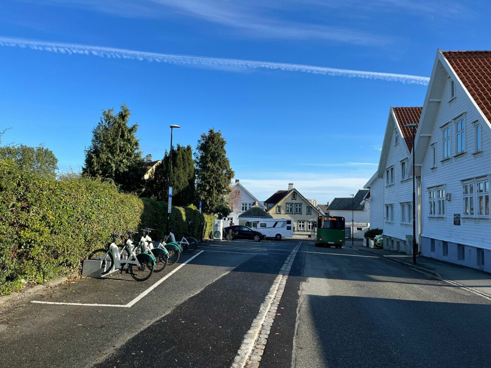 Fredag åpnes det fjerde mobilitetspunktet i Stavanger kommune i Kyviks vei på Storhaug. Her er elsykler, elsparkesykler og delings elbiler samlet. I tillegg åpnes en ny hurtiglader for elbil på samme sted. Fredag åpnes det fjerde mobilitetspunktet i Stavanger kommune i Kyviks vei på Storhaug. Her er elsykler, elsparkesykler og delings elbiler samlet. I tillegg åpnes en ny hurtiglader for elbil på samme sted.