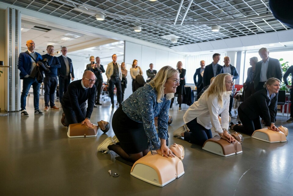NHO-troppen fikk frisket opp hjerte-lunge-redning-egenskapene sine hos Laerdal NHO-troppen fikk frisket opp hjerte-lunge-redning-egenskapene sine hos Laerdal