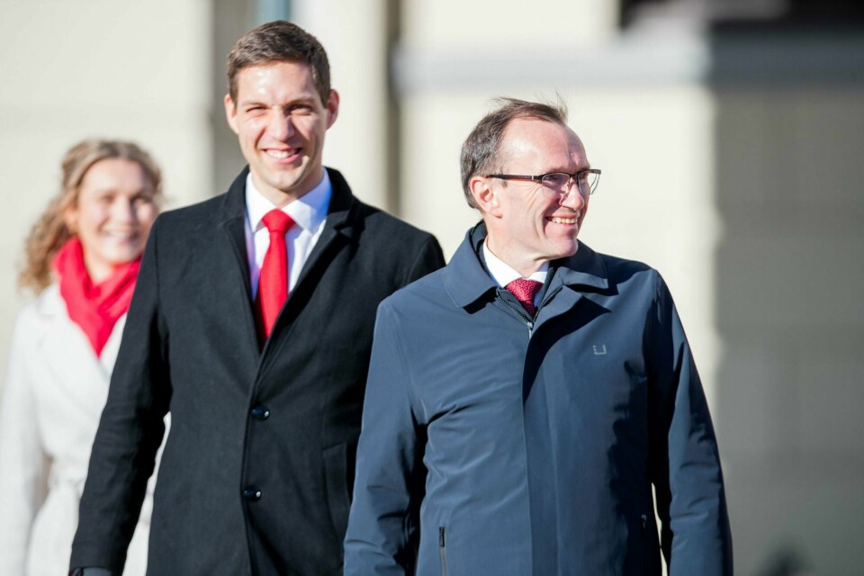 De to nyutnevnte statsrådene Andreas Bjelland Eriksen (t.v.) og Espen Barth Eide har begge bakgrunn fra Europabevegelsen. Ungdom mot EU frykter en mer EU-vennlig regjering, skriver Kim René Hamre. Klima og miljøminister Andreas Bjelland (Ap) og utenriksminister Espen Barth Eide (Ap).