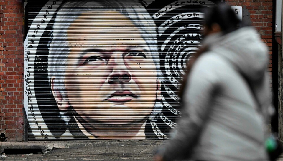 Veggmaleri av fengslede Julian Assange i en gaten i Melbourne i hjemlandet hans Australia. Nå får han pris av norske PEN. .