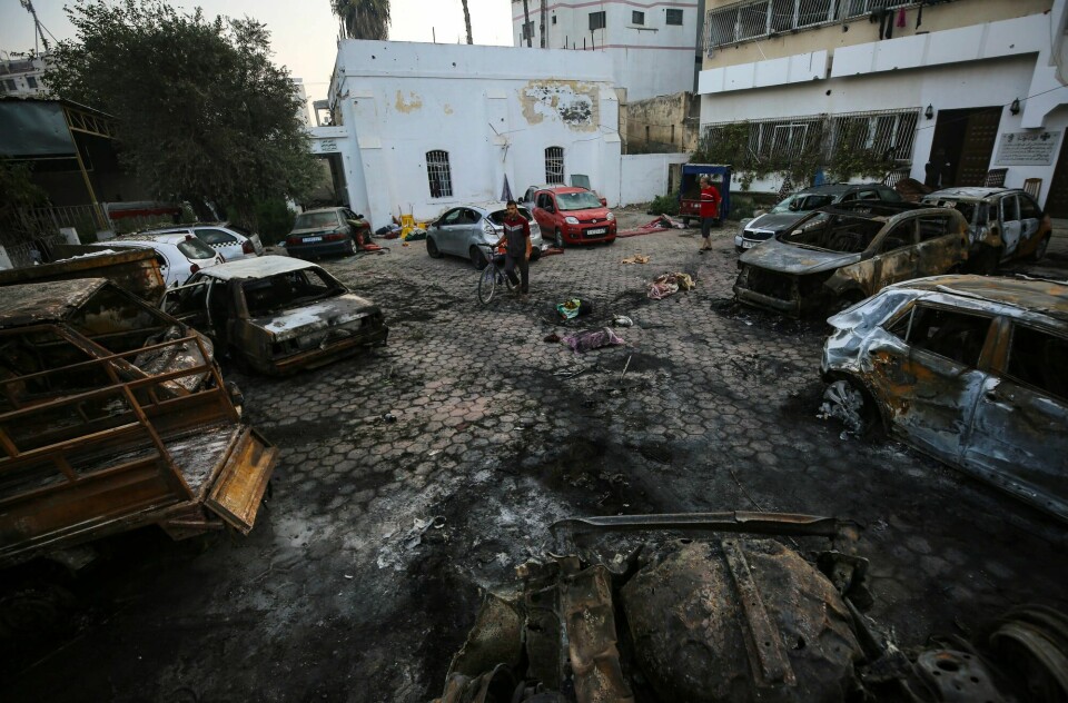 Parkeringsplassen ved al-Ahli-sykehuset i Gaza som tirsdag ble truffet av en rakett som skal ha drept over 500 mennesker. Parkeringsplassen ved al-Ahli-sykehuset i Gaza som tirsdag ble truffet av en rakett som skal ha drept over 500 mennesker.