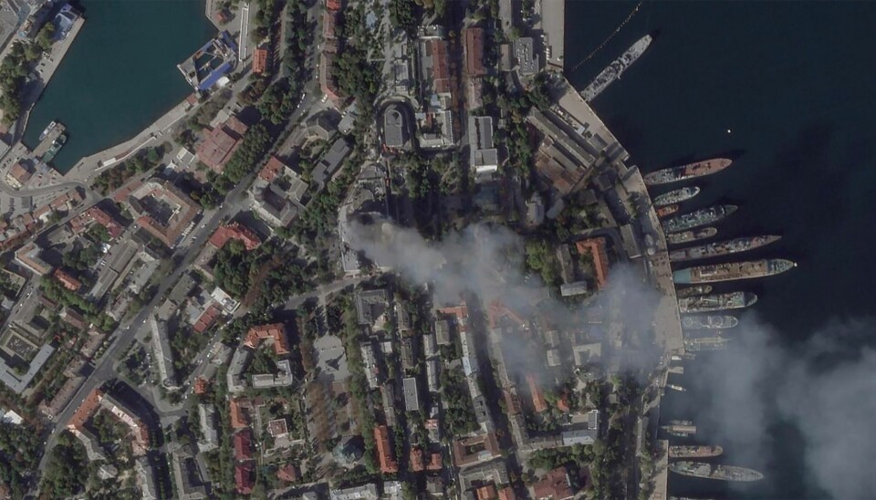 Skader på Svartehavsflåtens hovedkvarter er synlige på dette satellittbildet av Sevastopol på Krim-halvøya. Bildet ble tatt etter det ukrainske rakettangrepet på hovedkvarteret. Skader på Svartehavsflåtens hovedkvarter er synlige på dette satellittbildet av Sevastopol på Krim-halvøya. Bildet ble tatt etter det ukrainske rakettangrepet på hovedkvarteret. Foto: Planet Labs PBC / AP / NTB