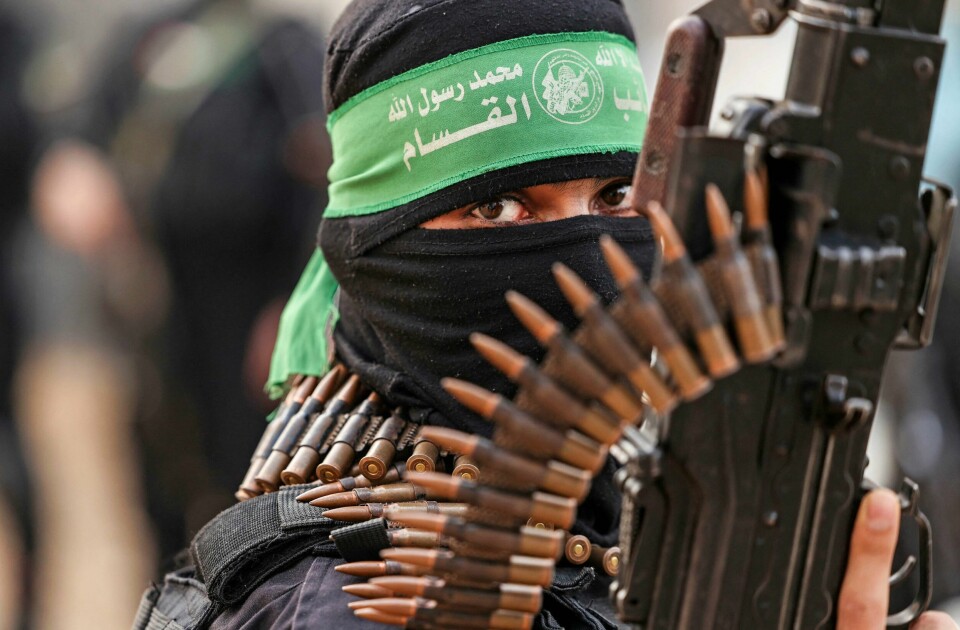 Et medlem av al-Qassam-brigaden, Hamas' militære fløy, i Gaza by i 2021. Et medlem av al-Qassam-brigaden, Hamas' militære fløy, i Gaza by i 2021.