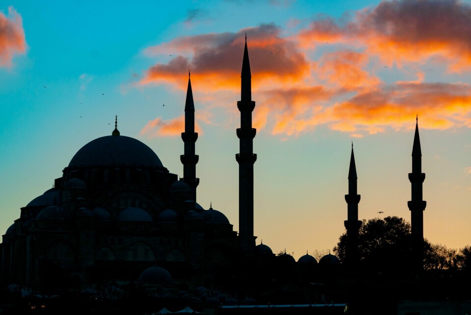 Rundt 20 000 nye moskeer, i varierende størrelser, er blitt bygget i Erdoğans tid. Rundt 20 000 nye moskeer, i varierende størrelser, er blitt bygget i Erdoğans tid.