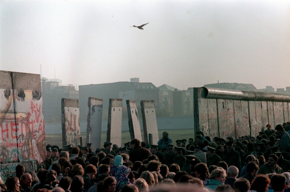 Berlinmurens fall i 1989 - enden på visa for kommunismen, og starten på det mange kaller nyliberalismen. .