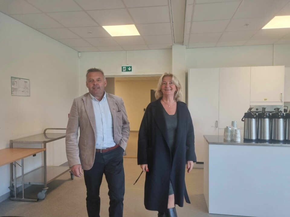 Henrik Halleland (KrF) Stavangers nye varaordfører og distriktenes mann i den nye politiske ledelsen. Her med Høyres Sissel Knutsen Hegdal på pressekonferansen etter valget i september. Henrik Halleland (KrF) blir Stavangers varaordfører, mens Høyres Sissel Knutsen Hegdal blir ordfører. Det ble klart på en pressekonferanse torsdag.