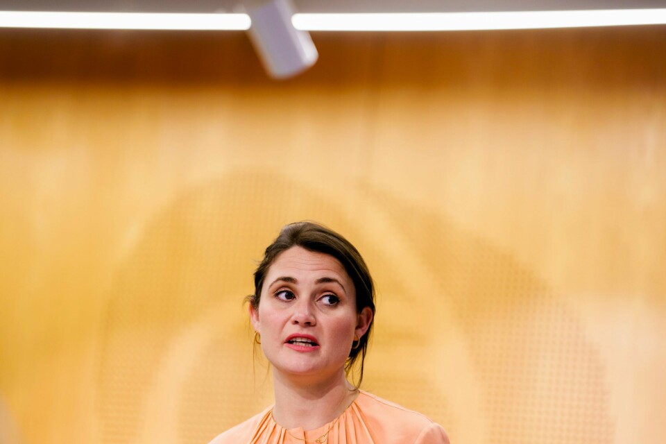 Kari Nessa Nordtun ble kunnskapsminister 16. oktober 2023. Foto: Stian Lysberg Solum / NTB I fjor kom det inn 20.000 avviksmeldinger om vold, trusler og krenkelser mot skoleansatte i landets 20 største kommuner, og kun et fåtall av sakene endte opp i retten, ifølge Utdanningsnytt. Kunnskapsminister Kari Nessa Nordtun (Ap) må ta grep raskt, bedyrer Utdanningsforbundet. Foto: Stian Lysberg Solum / NTB