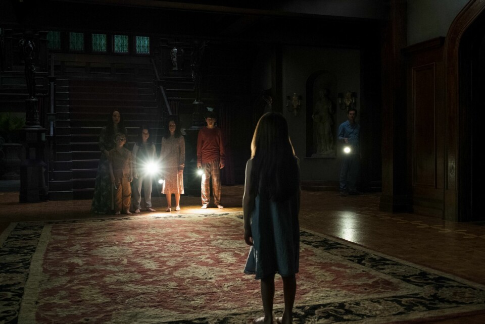 «The Haunting of Hill House» fra 2018 er en klassisk spøkelseshistorie, både skummel, nesten konstant ubehagelig og litt trist. «The Haunting of Hill House» fra 2018 er en klassisk spøkelseshistorie, både skummel, nesten konstant ubehagelig og litt trist.
