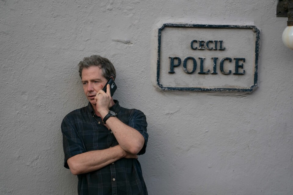 Ben Mendelsohn har hovedrollen som den alkoholiserte og sorgrammete politimannen Ralph i en amerikansk småby. Han aner at et drap i bygda kan ha overnaturlige forklaringer. Ben Mendelsohn har hovedrollen som den alkoholiserte og sorgrammete politimannen Ralph i en amerikansk småby. Han aner at et drap i bygda kan ha overnaturlige forklaringer.