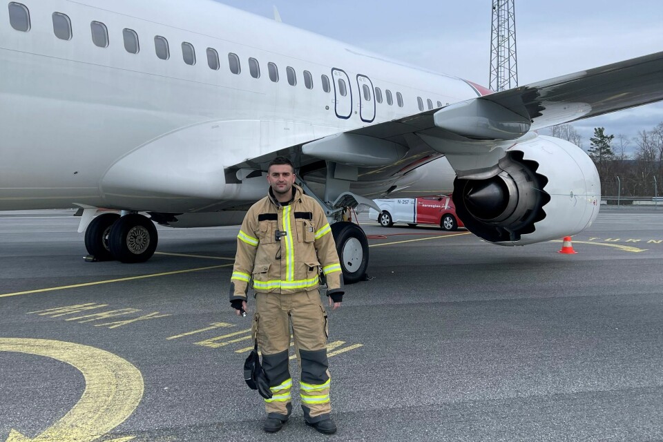 Tillitsvalgt Gojko Ivkovic sier de ansatte på Bergen lufthavn er villige til å entre røykfylte fly - selv med økt risiko for både dem selv og passasjerene, på grunn av det han anser som manglende trening. Lufthavnbetjent Gojko Ivkovic sier de ansatte på Bergen lufthavn er villige til å entre røykfylte fly - selv med økt risiko for både dem selv og passasjerene, på grunn av manglende trening.