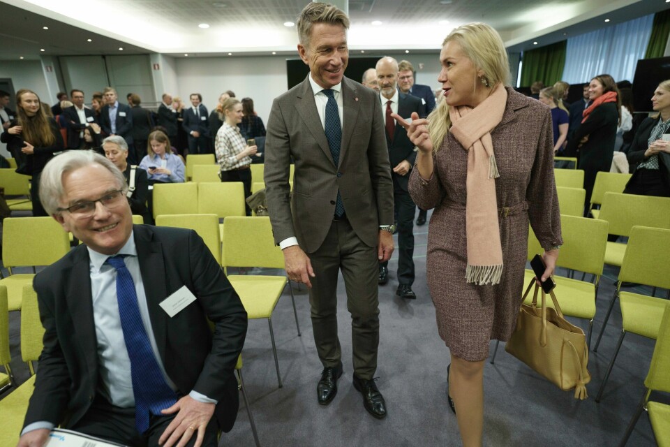 Olje og -energimister Terje Aasland (Ap) diskuterte blant annet EUs fjerde energipakke med EU-kommissær for energi Kadri Simson på energikonferansen mellom Norge og EU i Brussel. Olje og -energimister Terje Aasland (Ap) diskuterte blant annet EUs fjerde energipakke med EU-kommissær for energi Kadri Simson på energikonferansen mellom Norge og EU i Brussel. Foto: Cornelius Poppe / NTB