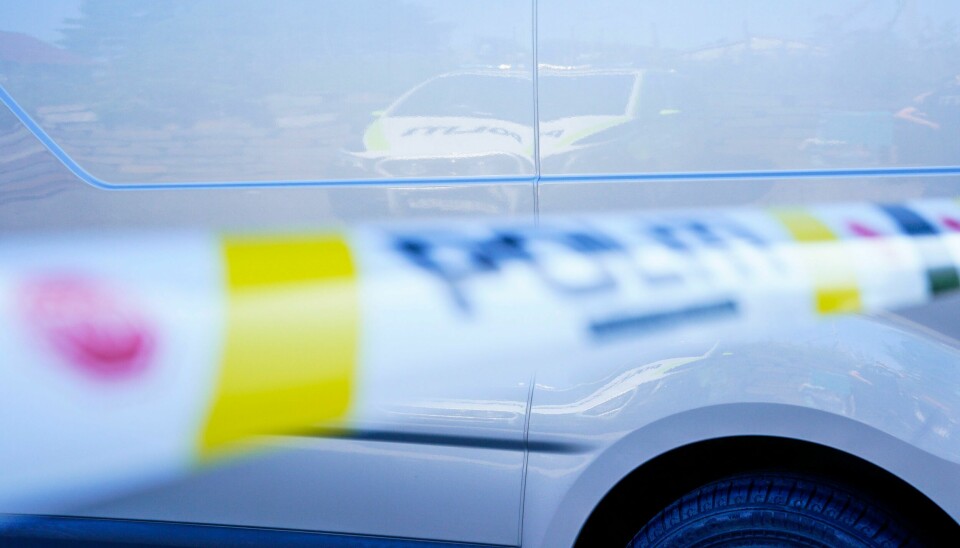 To personer ved Saupstad helsestasjon ble torsdag sendt til sykehus etter at kvinnen angrep dem med en skarp gjenstand. To personer ved Saupstad helsestasjon ble torsdag sendt til sykehus etter at kvinnen angrep dem med en skarp gjenstand.