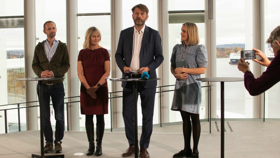 Tirsdag presenterte toppene i Oslo Venstre og Oslo Høyre Hammersborgerklæringen. Fra venstre: Hallstein Bjercke i Venstre, Anne Lindboe og Eirik Lae Solberg fra Høyre og Marit Vea fra Venstre. På Deichman