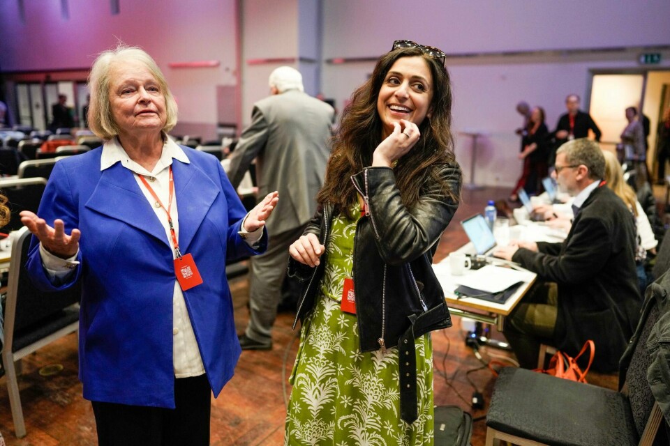 Tidligere statsminister og landsmoder Gro Harlem Brundtland og Hadia Tajik under Arbeiderpartiets landsmøte i vår. Nå har Tajik skrevet en bok om å redde verden. Tidligere statsminister og landsmoder Gro Harlem Brundtland og Hadia Tajik under Arbeiderpartiets landsmøte i vår. Nå har Tajik skrevet en bok om å redde verden.