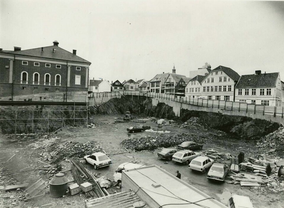 Kulturhustomten fra 1980-tallet ble brukt av kommunedirektør Per Kristian Vareide til å skremme politikerne. Da Stavanger omsider fikk råd til å fylle hullet med kulturhus, måtte investeringene i byen fryses i flere år etterpå. Leder