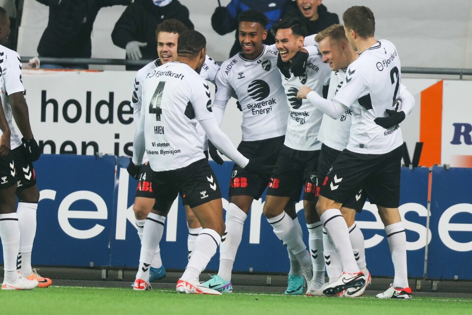 Josef Baccay (midten) scoret sitt første mål i eliteseriekarrieren og ble gratulert av lagkameratene. Josef Baccay (midten) scoret sitt første mål i eliteseriekarrieren og ble gratulert av lagkameratene. Foto: Trond R. Teigen / NTB