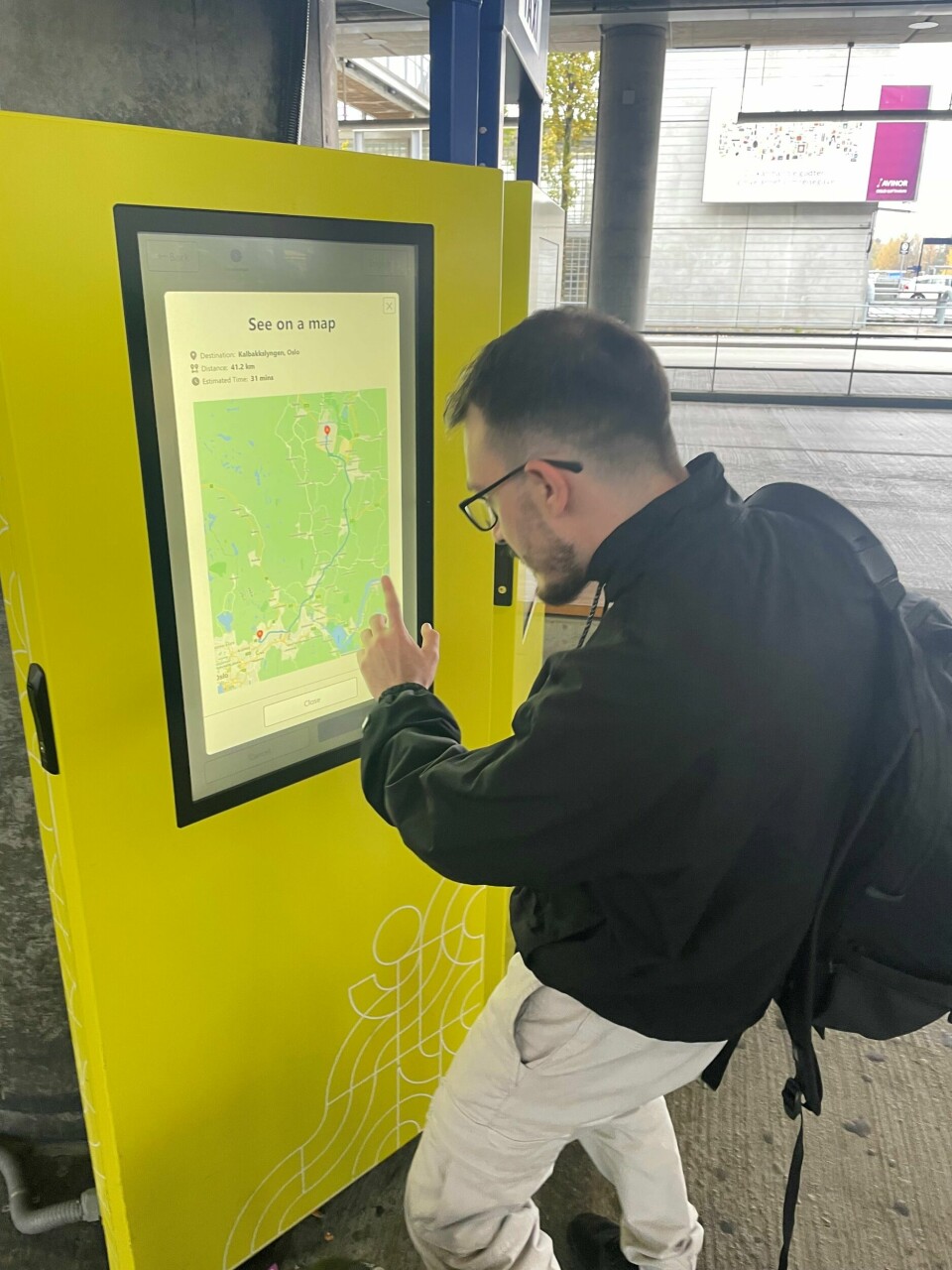Erasmus fra Kreta, brukte automaten for første gang, og lot seg imponere. Krata