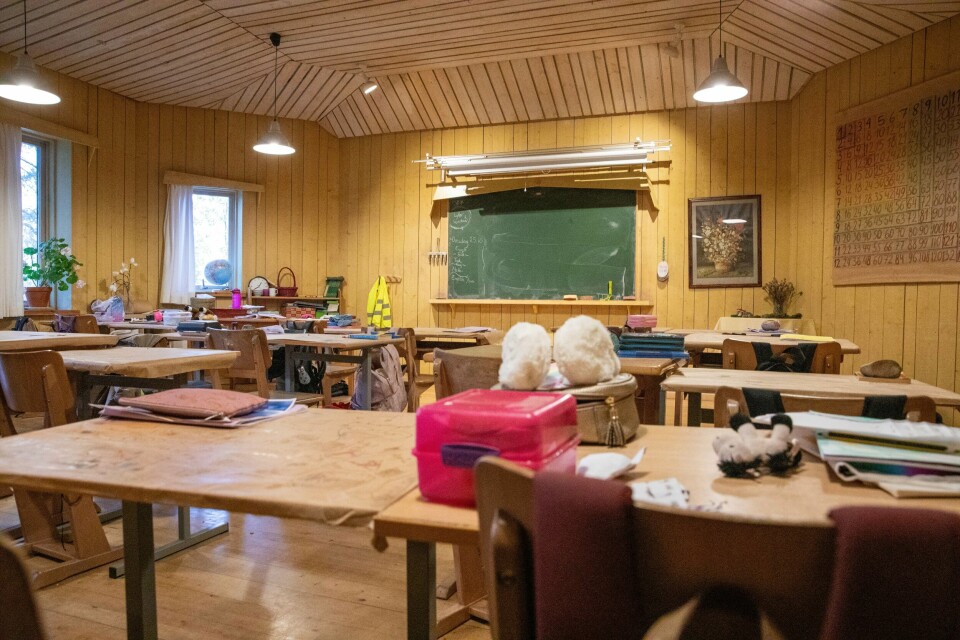 På Steinerskolen i Moss risikerer de å måtte kutte fem til seks årsverk som følge av regjeringens innstramminger. Steinerskolen i Moss. Skole. Klasserom. Utdanning.