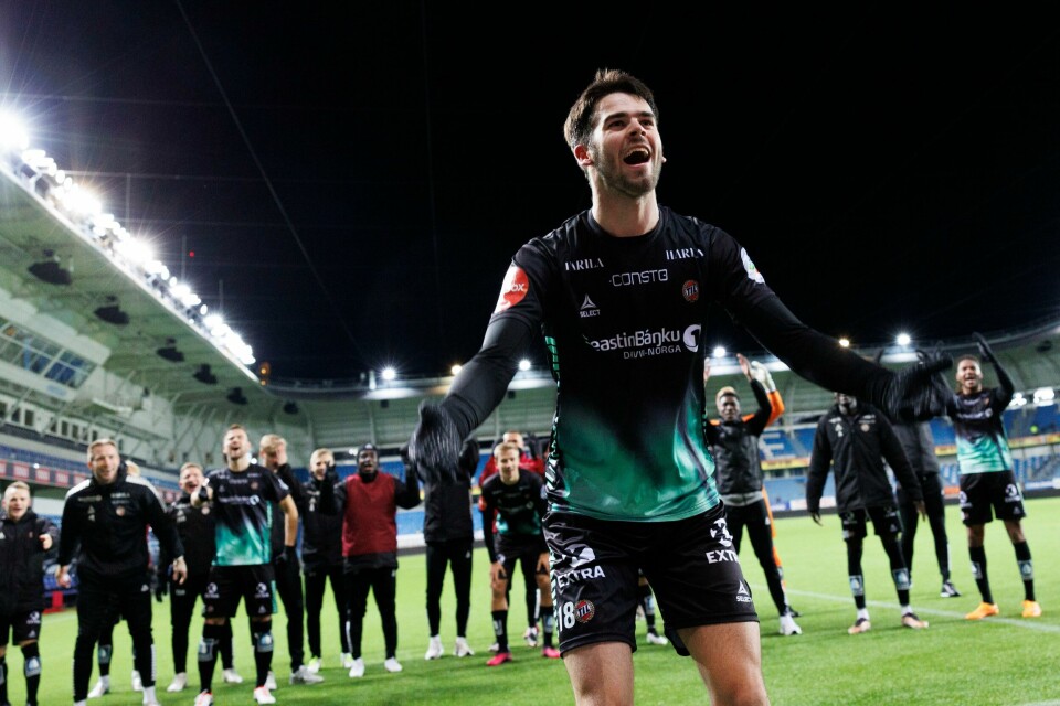 Tromsøs Lasse Nordås (foran) og lagkameratene jubler etter seieren over Molde mandag kveld. Tromsøs Lasse Nordås (foran) og lagkameratene jubler etter seieren over Molde mandag kveld.