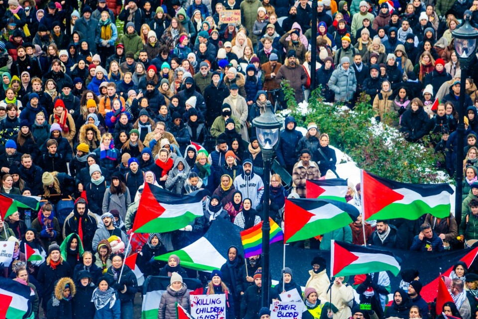 PST følger nøye med på demonstrasjonene i forbindelse med Gaza-krigen fordi de mener markeringene kan tiltrekke seg ekstremister. Her fra Eidsvolls plass utenfor Stortinget tirsdag kveld. PST følger nøye med på demonstrasjonene i forbindelse med Gaza-krigen fordi de mener markeringene kan tiltrekke seg ekstremister. Her fra Eidsvolls plass utenfor Stortinget tirsdag kveld.