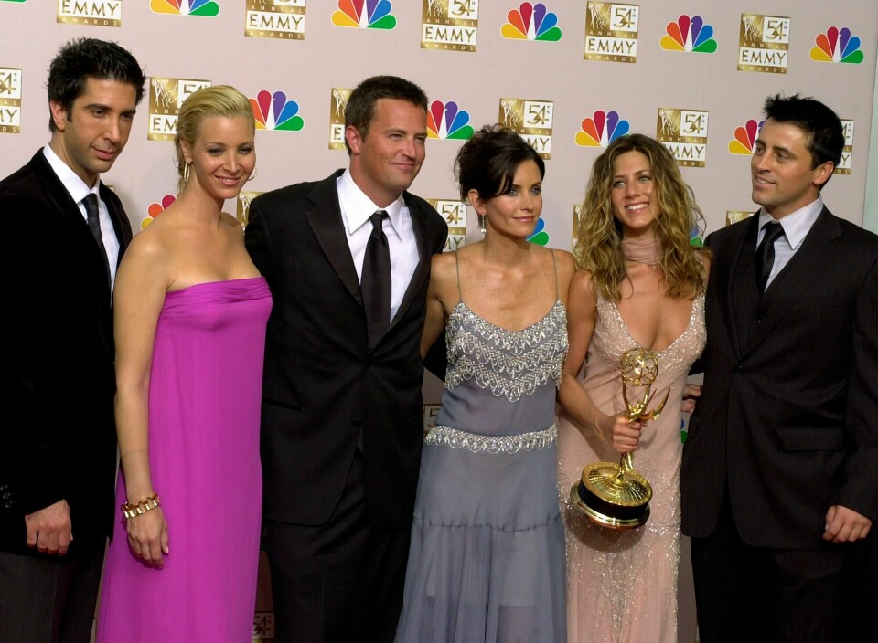 F.v: David Schwimmer, Lisa Kudrow, Matthew Perry, Courteney Cox, Jennifer Aniston and Matt LeBlanc under Emmy-prisutdelingen i 2002. F.v: David Schwimmer, Lisa Kudrow, Matthew Perry, Courteney Cox, Jennifer Aniston and Matt LeBlanc under Emmy-prisutdelingen i 2002.