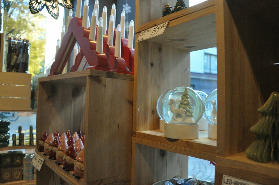 Julepynten er på plass i butikkene, og det samme er potensielle julegaver. Julepynten er på plass i butikkene, og det samme er potensielle julegaver